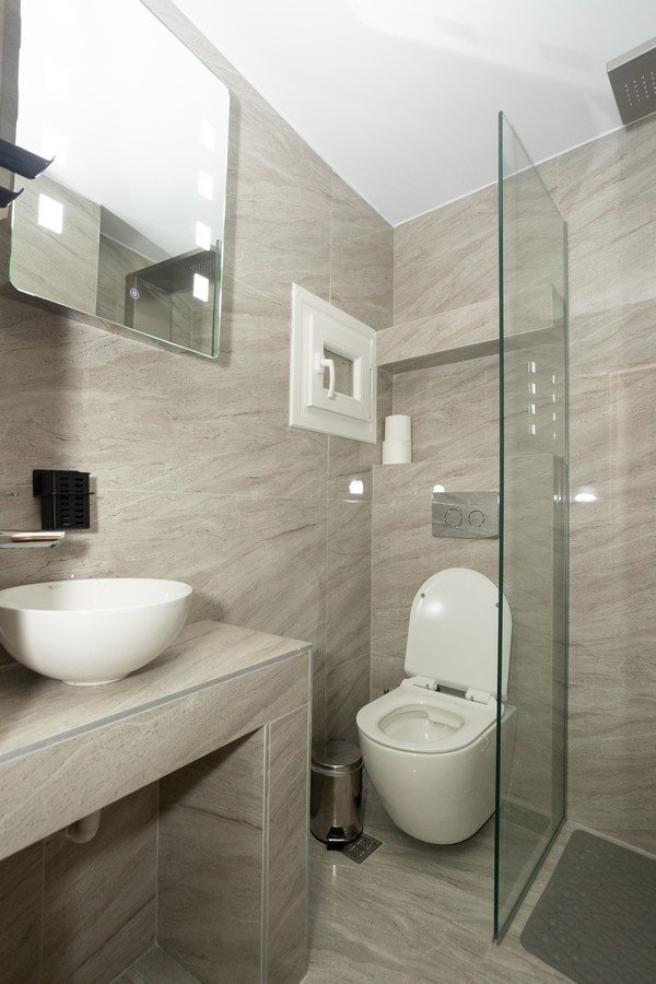 Ανακαινισμένο μπάνιο