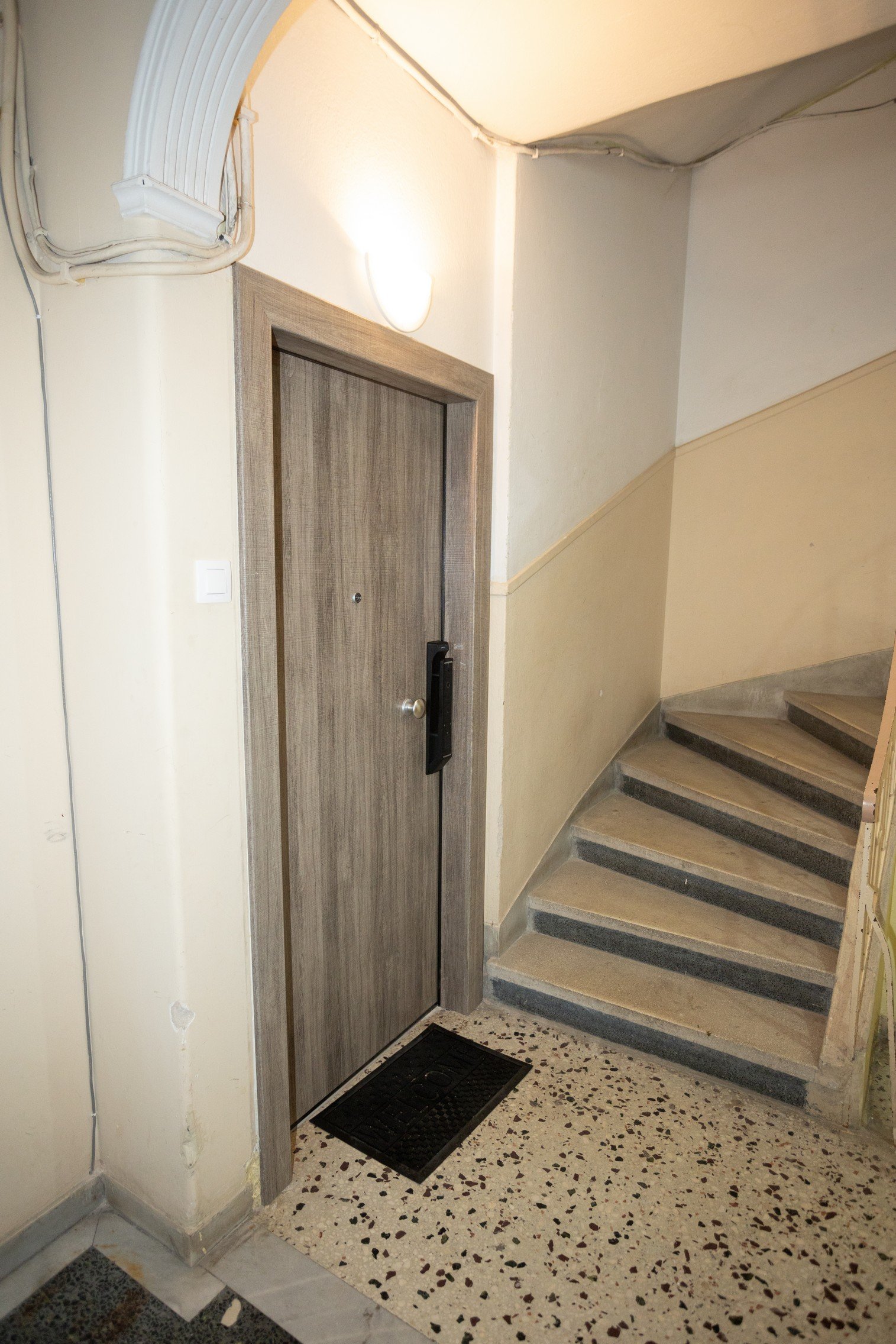 Πορτα διαμερίσματος