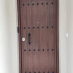 εξωπορτα κοντινη.jpg