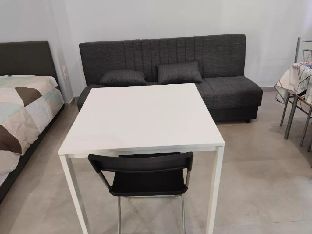 τραπεζι σαλονιου.jpg